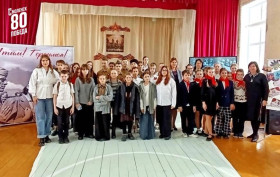 Смотр-конкурс школьных театров.